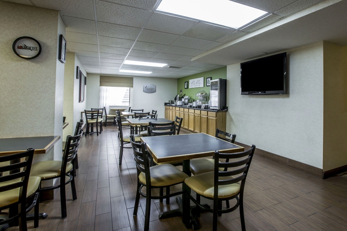 Imagen del bar/restaurante del Hotel Sleep Inn and Suites Near Sports World Blvd. Foto 4