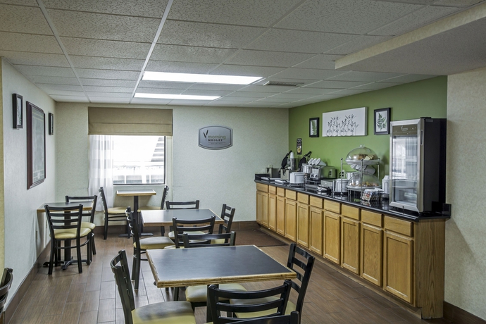 Imagen del bar/restaurante del Hotel Sleep Inn and Suites Near Sports World Blvd. Foto 5