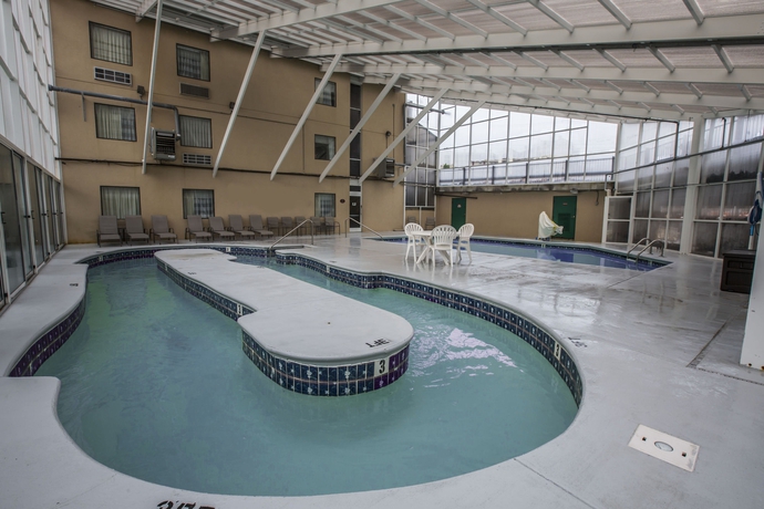 Imagen de la piscina del Hotel Sleep Inn and Suites Near Sports World Blvd. Foto 15