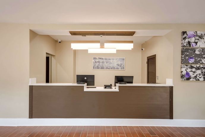 Imagen de los interiores del Hotel Sleep Inn and Suites Niceville &ndash; Destin. Foto 17