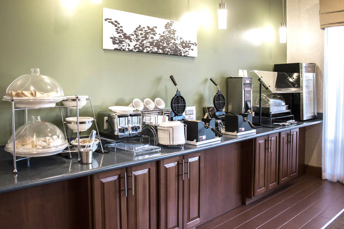 Imagen del bar/restaurante del Hotel Sleep Inn and Suites Smithfield Near I-95. Foto 4