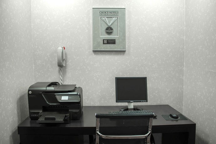 Imagen de los interiores del Hotel Sleep Inn and Suites Smithfield Near I-95. Foto 15