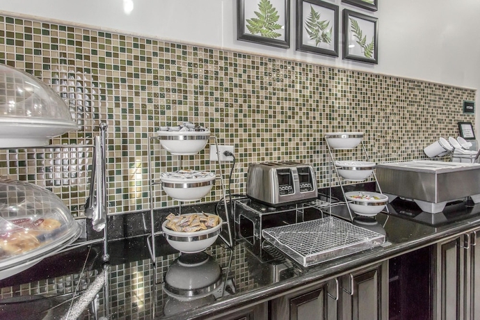 Imagen de los interiores del Hotel Sleep Inn and Suites West Medical Center. Foto 18