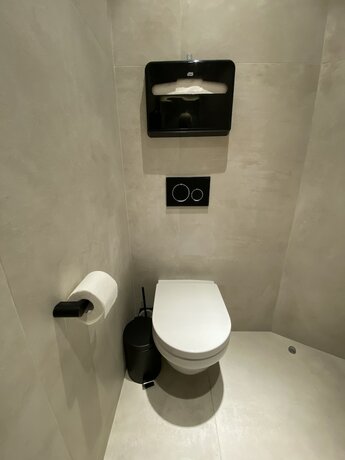Imagen general del Hotel Sleep Lounge Terminal D - Hostel. Foto 4