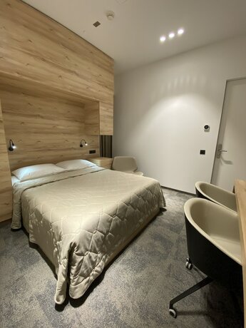 Imagen general del Hotel Sleep Lounge Terminal D - Hostel. Foto 5