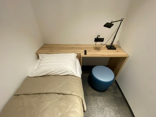 Imagen general del Hotel Sleep Lounge Terminal D - Hostel. Foto 8
