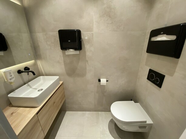 Imagen general del Hotel Sleep Lounge Terminal D - Hostel. Foto 10