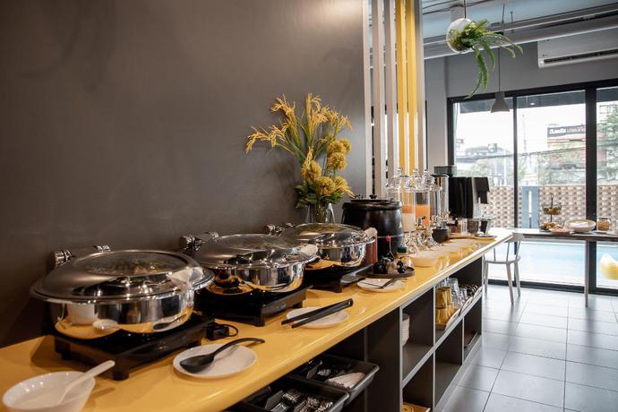 Imagen del bar/restaurante del Hotel Sleep Mai Airport Lifestyle. Foto 4