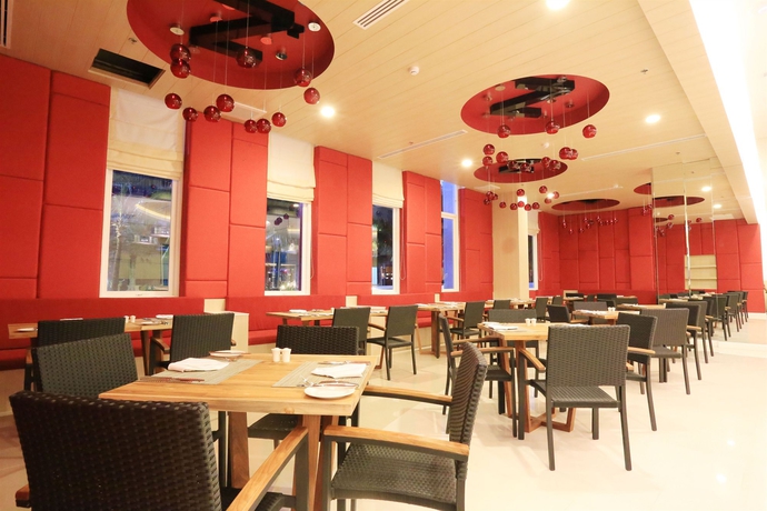 Imagen del bar/restaurante del Hotel Sleep With Me Design @ Patong - Sha Extra Plus. Foto 3