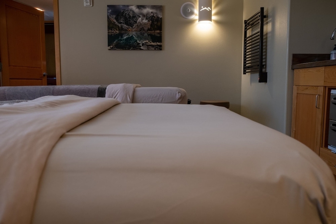 Imagen de los interiores del Hotel Sleeping Lady Mountain Resort. Foto 16