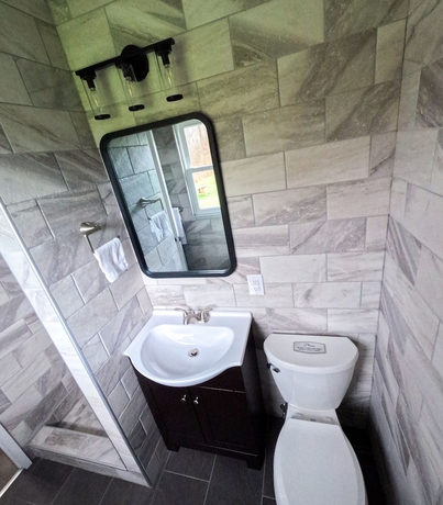 Imagen de la habitación del Hotel Sleepy Bear Inn. Foto 15