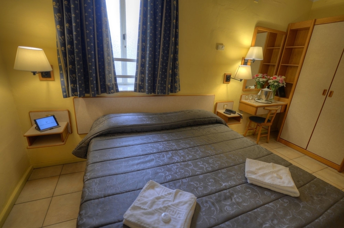 Imagen de la habitación del Hotel Sliema Chalet. Foto 12
