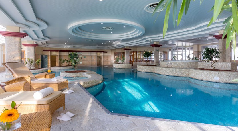 Imagen de la piscina del Hotel Slieve Russell Golf and Country Club. Foto 18