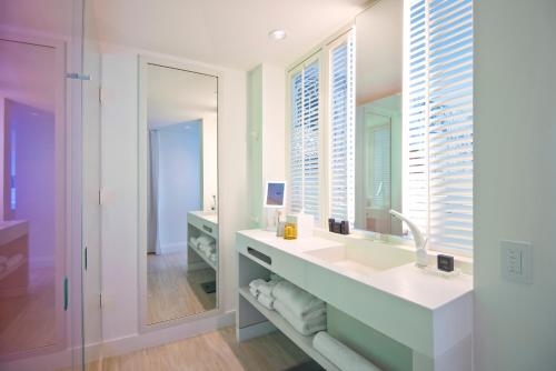 Imagen de la habitación del Hotel Sls Baha Mar. Foto 4