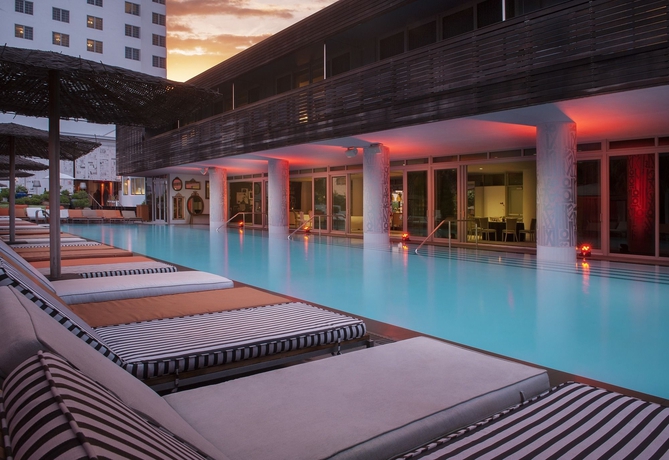 Imagen de la piscina del Hotel Sls South Beach. Foto 15