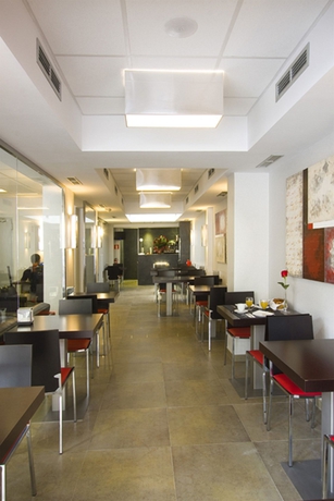 Imagen del bar/restaurante del Hotel Sm Sant Antoni. Foto 2