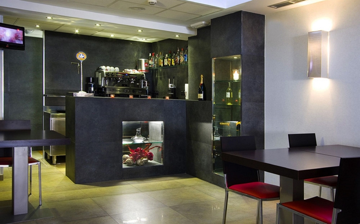 Imagen del bar/restaurante del Hotel Sm Sant Antoni. Foto 4
