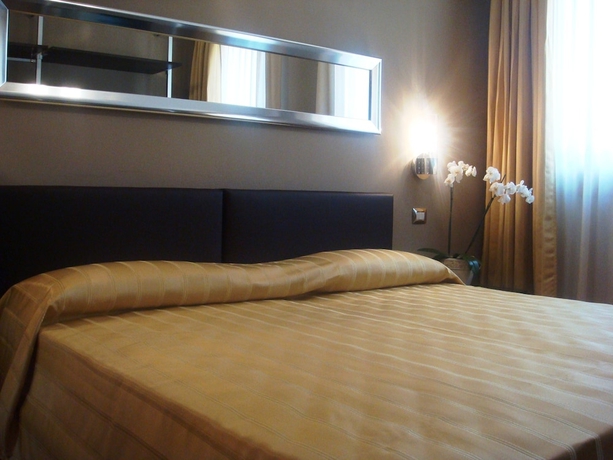 Imagen de la habitación del Hotel Small Royal. Foto 9