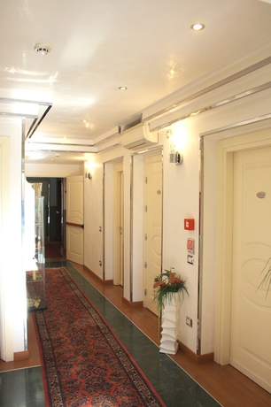 Imagen de los interiores del Hotel Small Royal. Foto 18