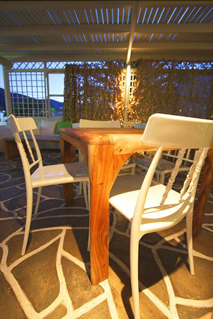 Imagen del bar/restaurante del Hotel Smaragdi, Exampela. Foto 2