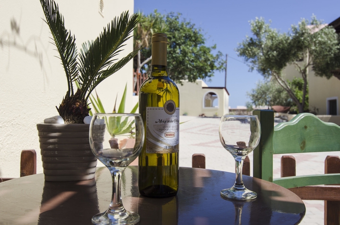 Imagen de los exteriores del Hotel Smaragdi. Foto 11