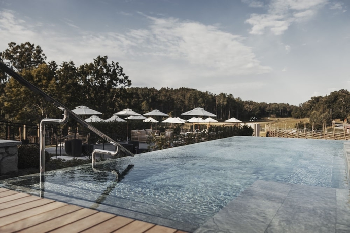 Imagen de la piscina del Hotel Sm&aring;dalar&ouml; G&aring;rd. Foto 17
