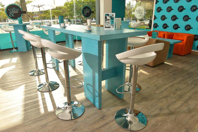 Imagen del bar/restaurante del Hotel Smart Cancun By Oasis. Foto 3