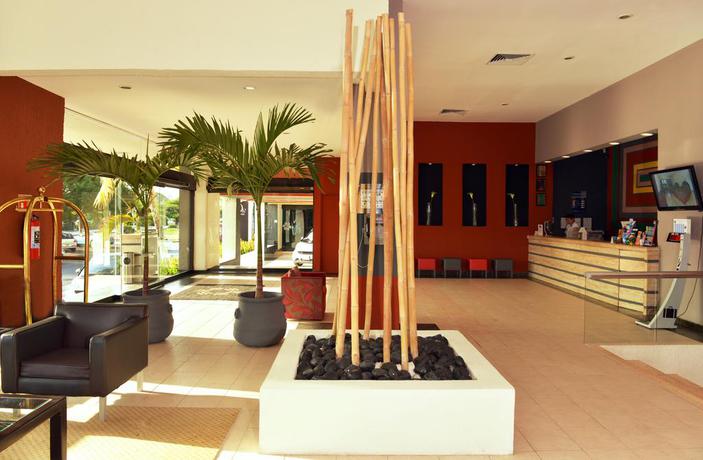 Imagen de los interiores del Hotel Smart Cancun By Oasis. Foto 10
