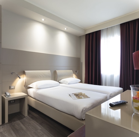 Imagen de la habitación del Hotel Smart Holiday. Foto 5