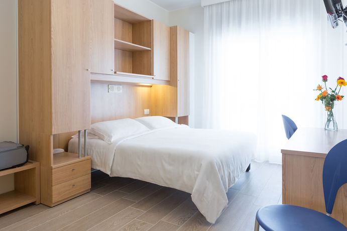 Imagen de la habitación del Hotel Smart Mediterraneo. Foto 11