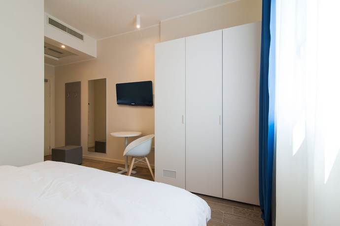 Imagen de la habitación del Hotel Smart Mediterraneo. Foto 13