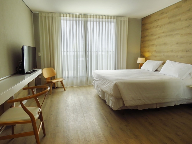 Imagen de la habitación del Hotel Smart Montevideo. Foto 13