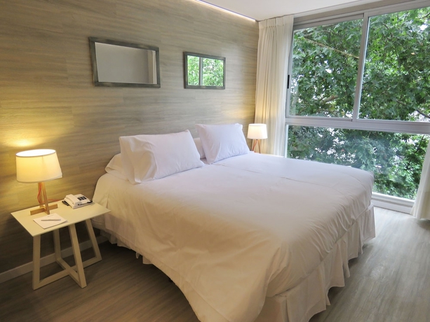 Imagen de la habitación del Hotel Smart Montevideo. Foto 16