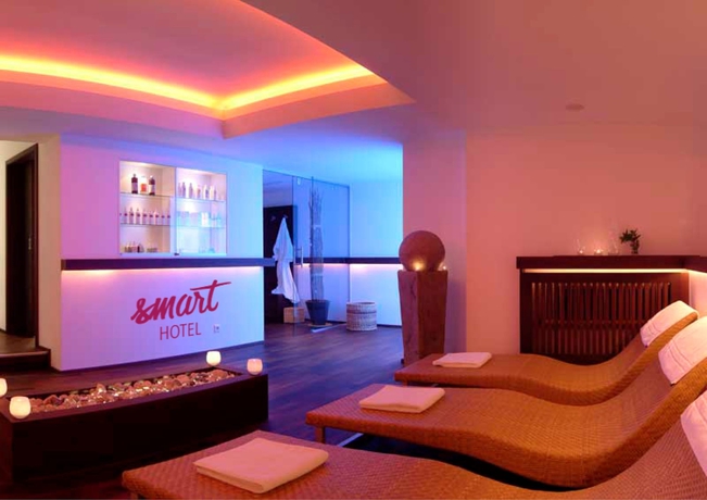 Imagen de la piscina del Hotel Smarthotel. Foto 19