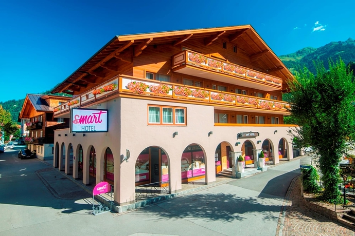 Imagen de los exteriores del Hotel Smarthotel. Foto 13