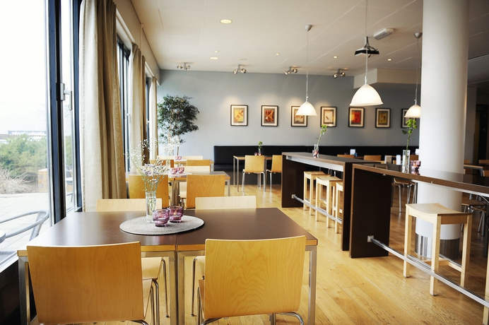 Imagen del bar/restaurante del Hotel Smarthotel Forus. Foto 10