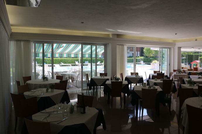Imagen del bar/restaurante del Hotel Smeraldo, Lignano Sabbiadoro. Foto 4