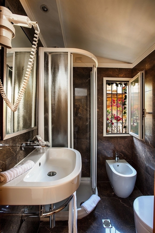 Imagen de la habitación del Hotel Smeraldo, Regola. Foto 10