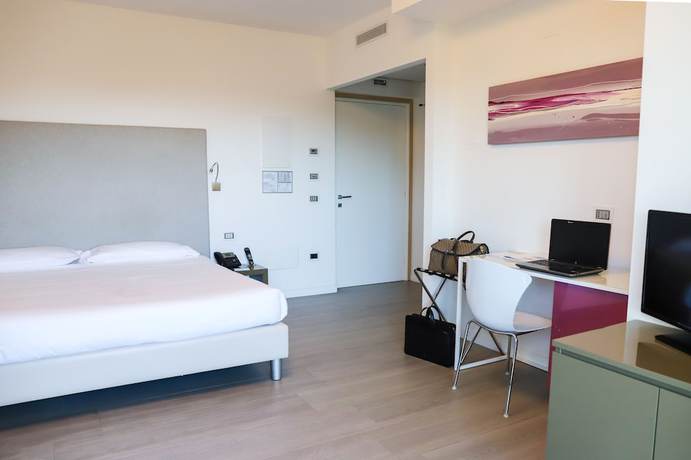 Imagen de la habitación del Hotel Smeraldo Suites and Spa. Foto 13