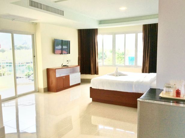 Imagen de la piscina del Hotel Smile Residence. Foto 15