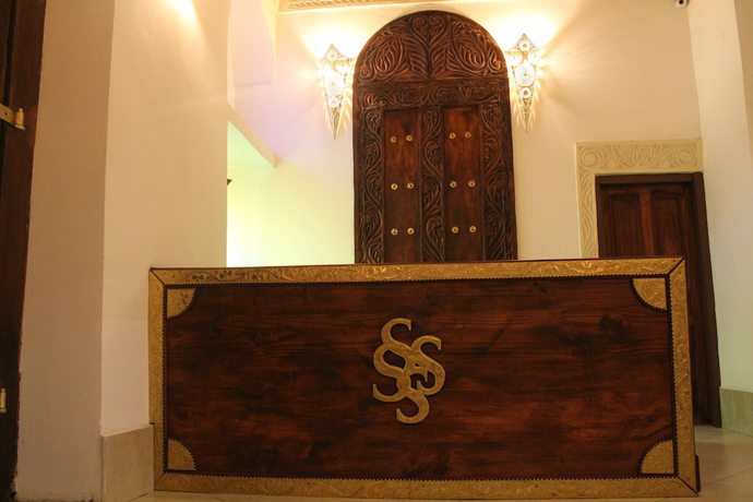 Imagen de los interiores del Hotel Smiles Stone Town. Foto 17