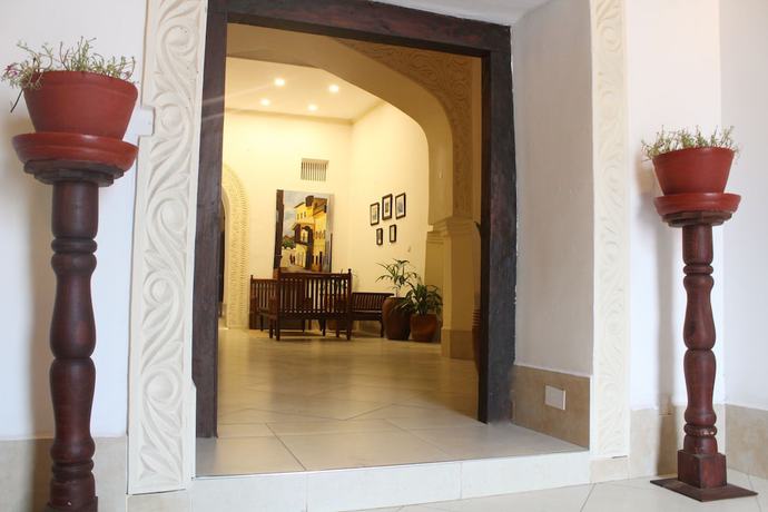 Imagen de los interiores del Hotel Smiles Stone Town. Foto 18