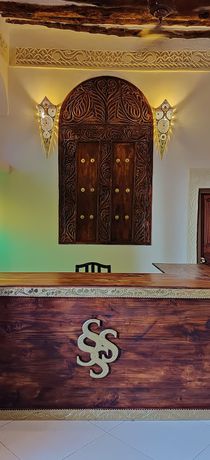 Imagen de los interiores del Hotel Smiles Stone Town. Foto 19