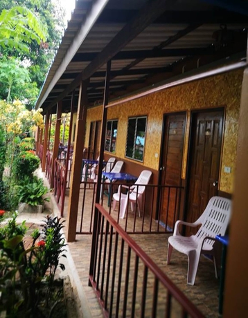 Imagen de los exteriores del Hotel Smiley Frog. Foto 12