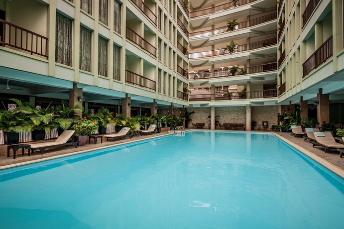 Imagen de la piscina del Hotel Smiling. Foto 16