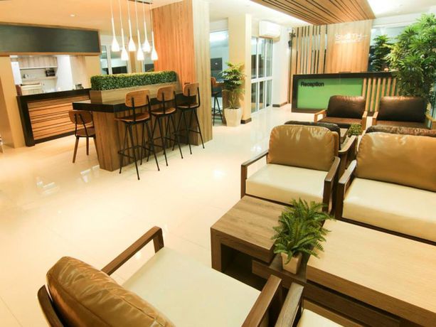 Imagen del bar/restaurante del Hotel Smith Residence, Surat Thani. Foto 2
