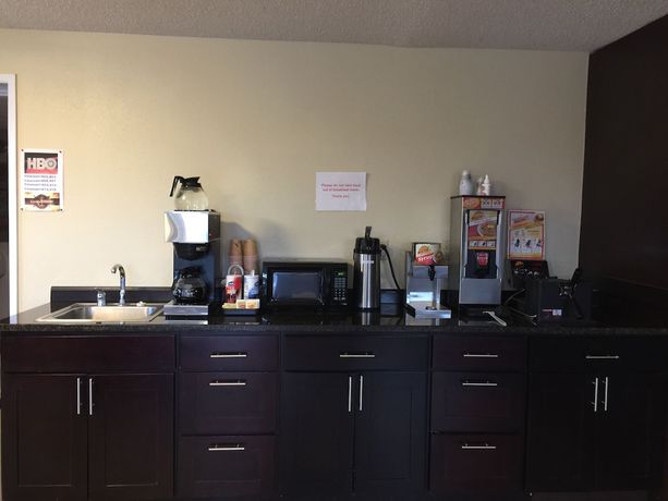 Imagen de los interiores del Hotel Smokey Point Motor Inn. Foto 19