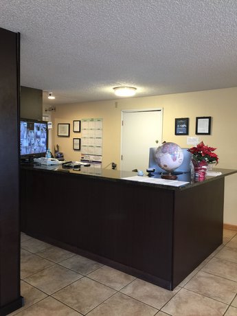 Imagen de los interiores del Hotel Smokey Point Motor Inn. Foto 20