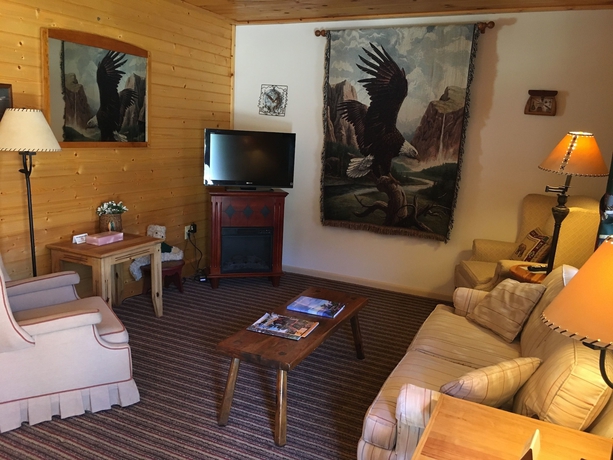 Imagen de los interiores del Hotel Smoky Falls Lodge. Foto 17