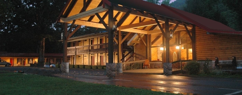 Imagen general del Hotel Smoky Falls Lodge. Foto 2